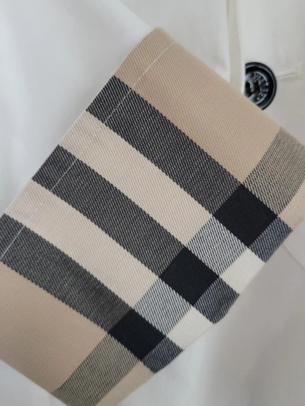 Burberry White Jacket with Signature Check Cuff Detail:2 - Picture 2 of 12